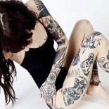 Красивые и голые татуированные тела